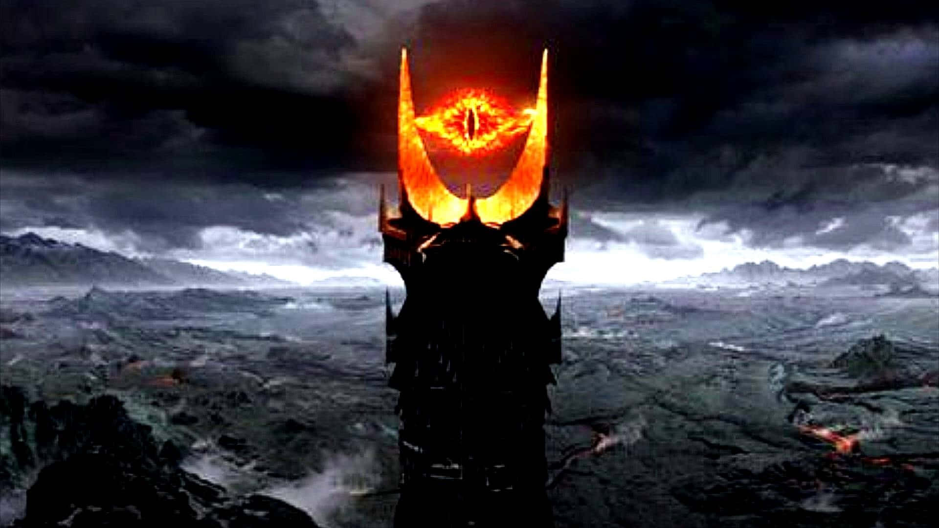 Dark Tower 桌布 壁紙 — 一座高聳的黑暗堡壘，頂端燃燒著熾熱的火眼，主宰著暴風雨天空下荒涼的山地廢土。
