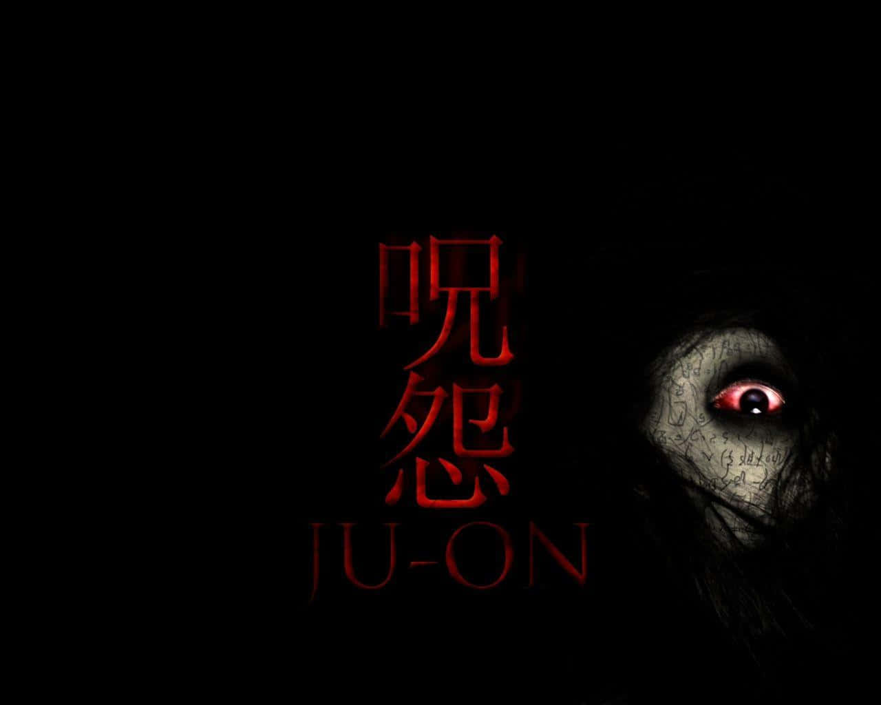 Scary Movies 桌布 壁紙 — 一張令人毛骨悚然的日本恐怖海報，在漆黑的背景上呈現發光的紅色眼睛和詭異的漢字文字。