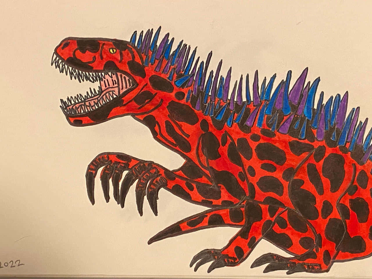 一張恐龍的細緻插畫 壁紙 — 一隻色彩鮮豔的紅黑恐龍，帶有藍色尖刺，在純米色背景上兇猛地咆哮。