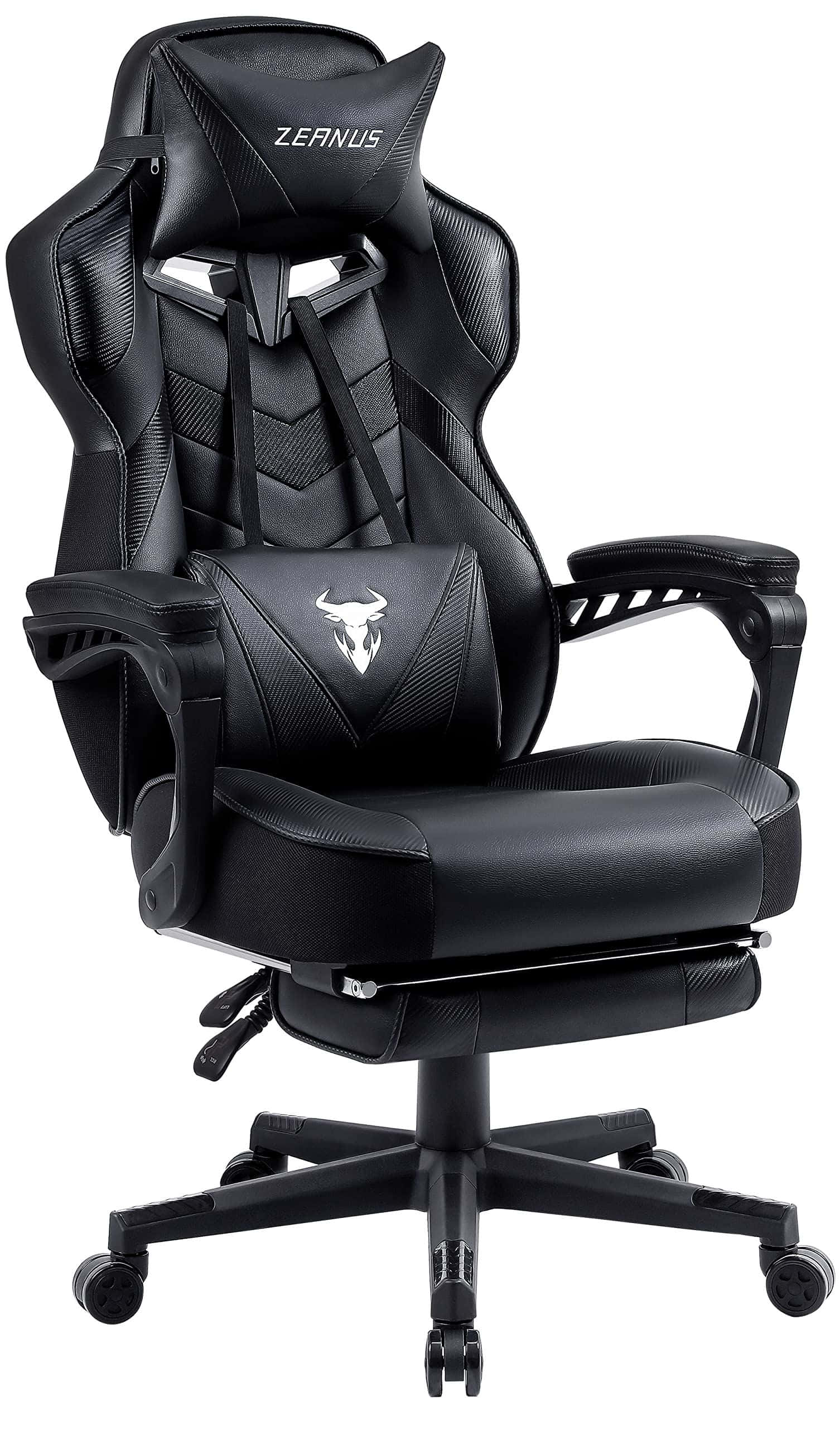 Gaming Chairs 桌布 壁紙 — 一張時尚的黑色 ZEANUS 電競椅，具有人體工學設計和公牛標誌，背景為白色。