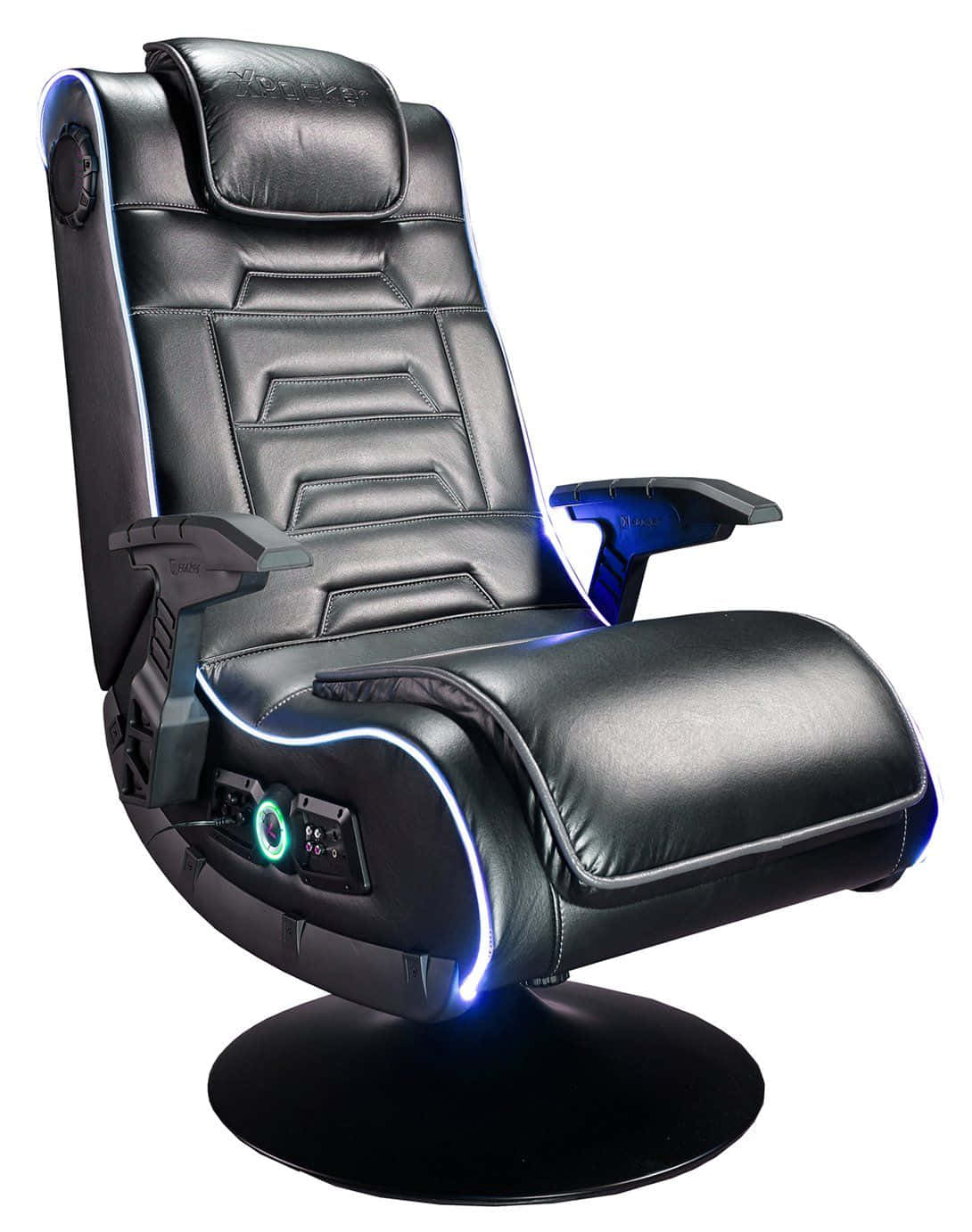 Gaming Chairs 桌布 壁紙 — 一張時尚的黑色電競椅，帶有發光藍色LED點綴和符合人體工學的設計，背景為白色。