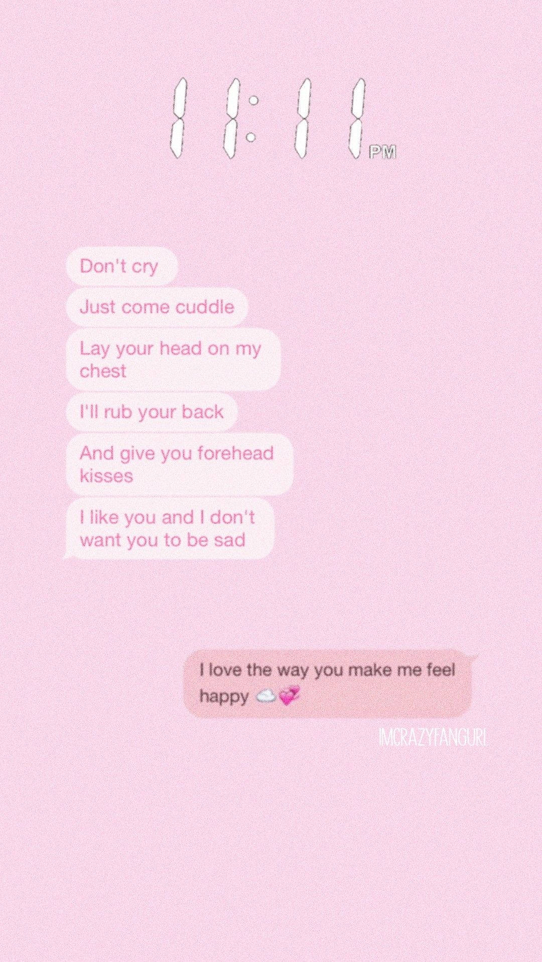 Love Quotes 桌布 壁紙 — 一張柔和粉紅色的牆紙顯示一個數位時鐘，時間為晚上11點11分，上方是表達愛意和安慰的溫柔文字訊息。