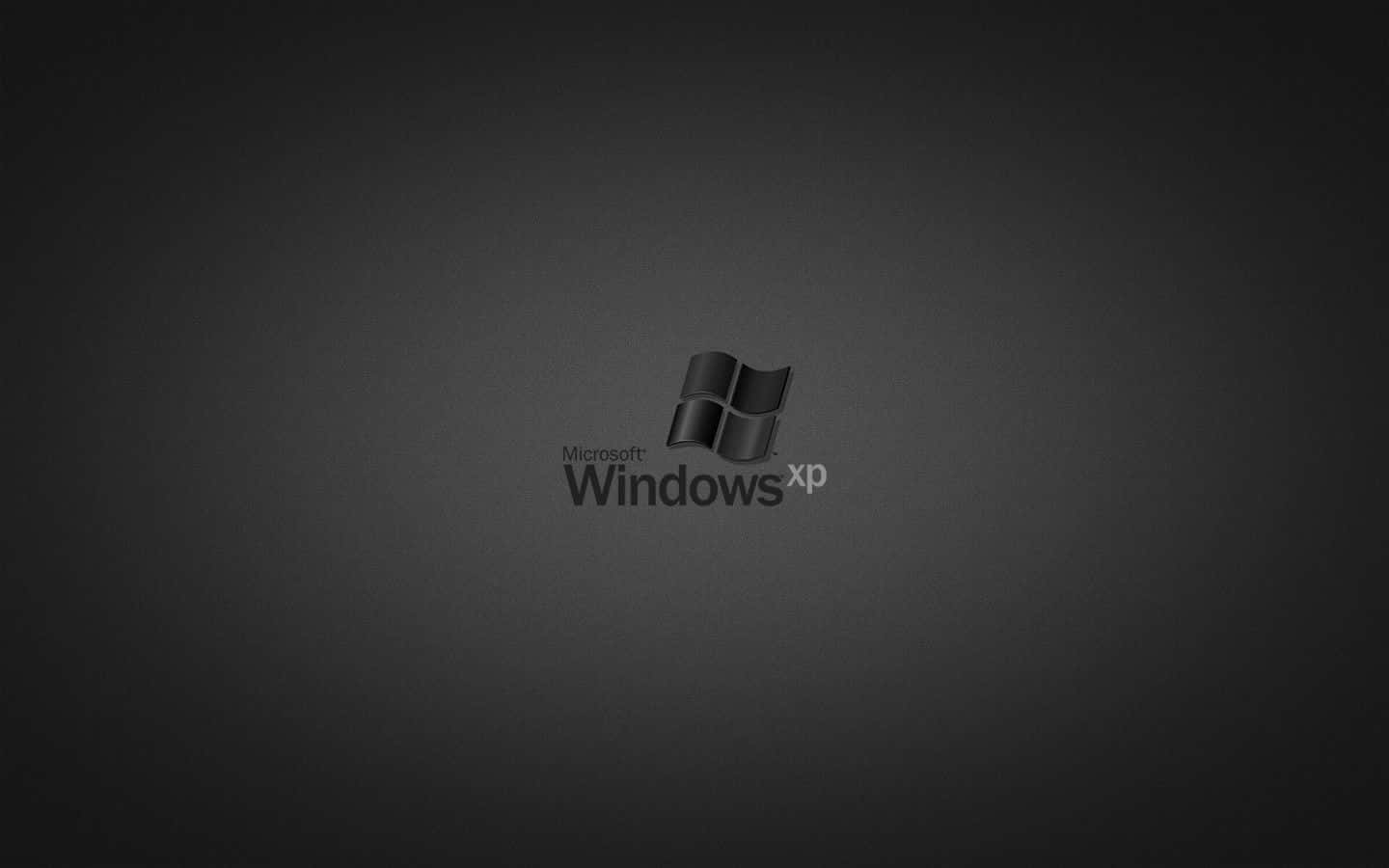 Black Windows 桌布 壁紙 — 一張極簡風格的深灰色漸變桌布，中央放置 Microsoft Windows XP 標誌，帶有微妙的金屬光澤。