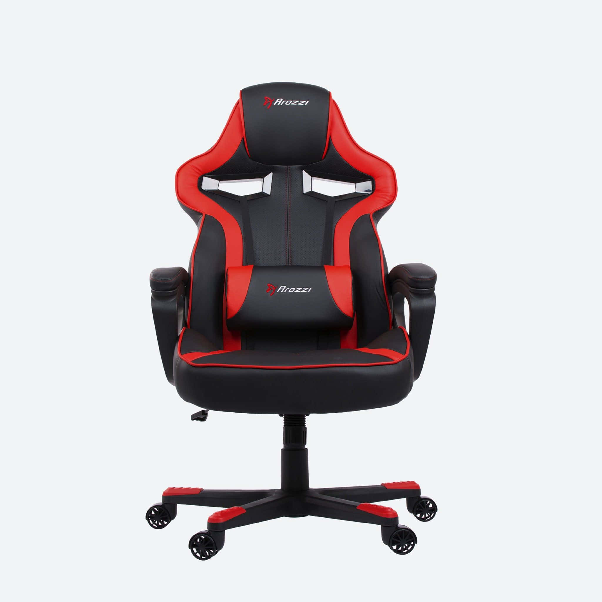 Gaming Chairs 桌布 壁紙 — 一張黑色和紅色的電競椅，帶有白色點綴和Arozzi品牌標誌，立在純淺灰色背景前。