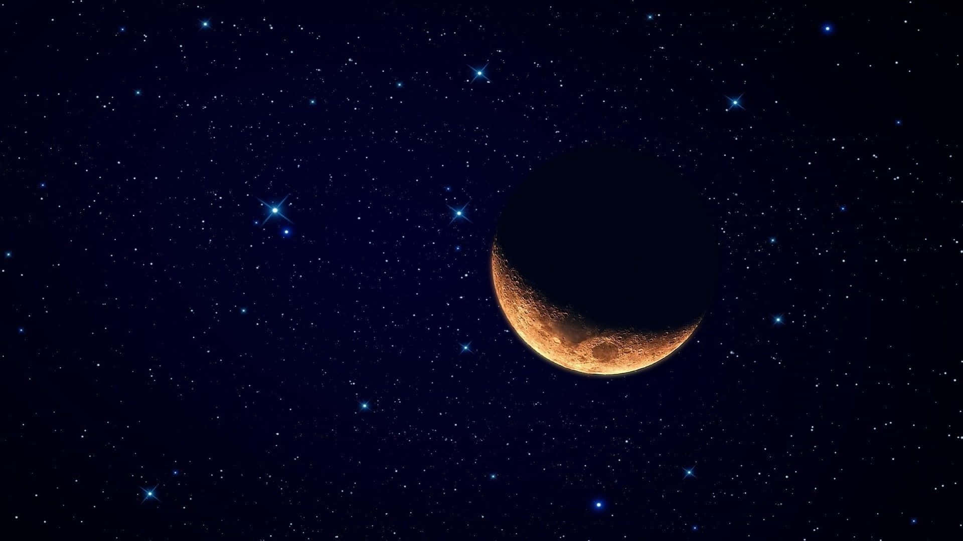 月亮與星星動畫 桌布 壁紙 — 一彎新月帶有發光的橙色邊緣，在點綴著閃爍星星的深藍色星空中靜靜漂浮。