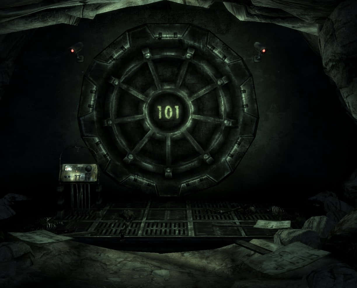 Vault 101 桌布 壁紙 — 一扇標有101的巨大金屬保險庫門在一個由紅光和散落文件照亮的黑暗地下房間中若隱若現。