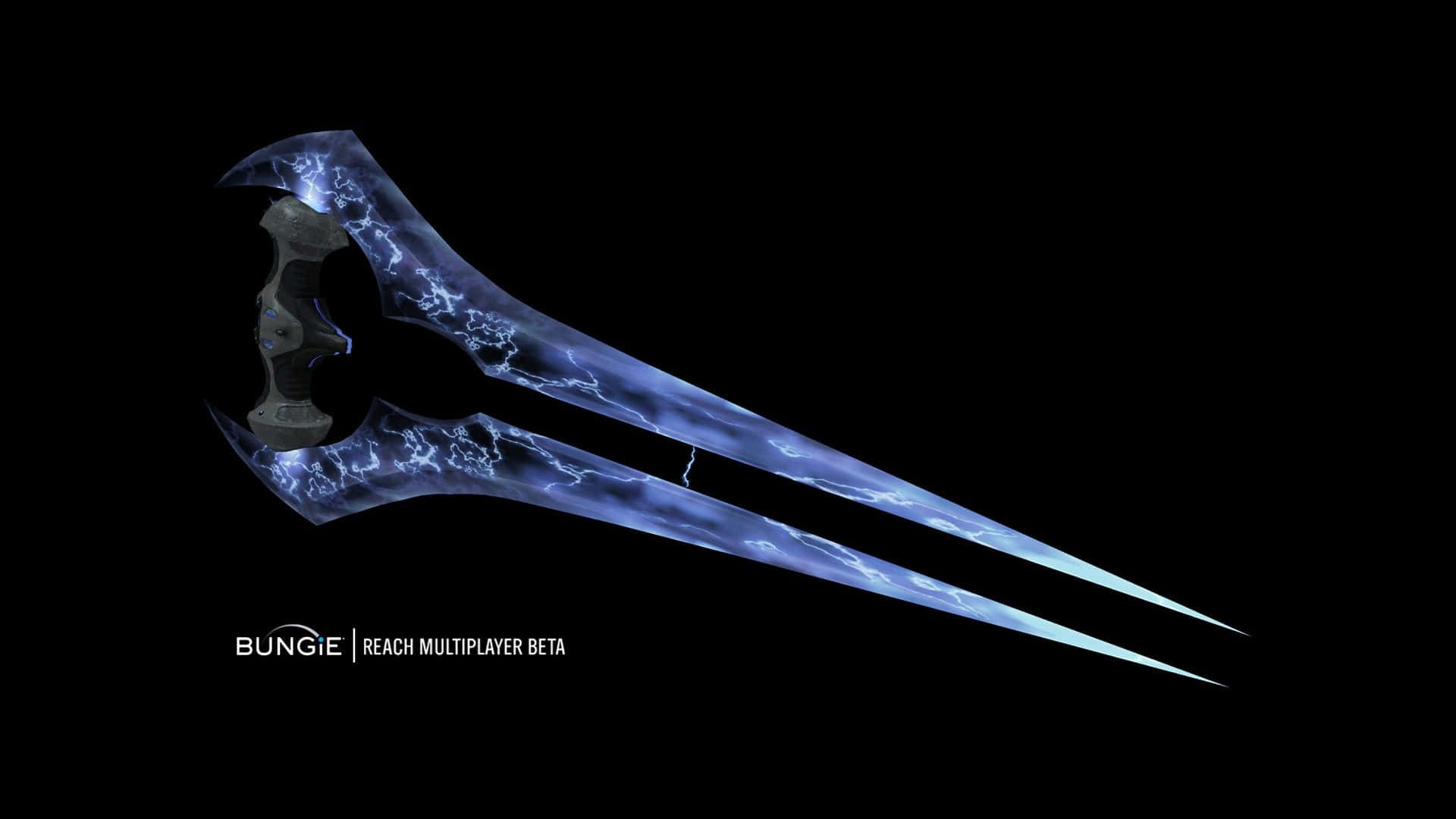 Halo Energy Sword 桌布 壁紙 — 一把未來主義的能量劍，帶有發光的藍色閃電紋理，背景為黑色。