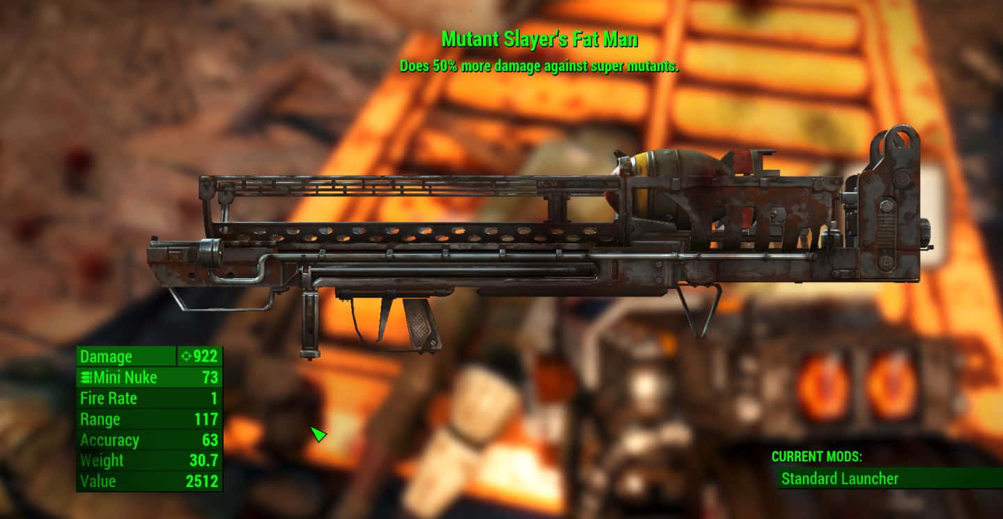 Fallout 4 Fat Man 桌布 壁紙 — 一把生鏽的變種人殺手肥佬武器，在熾熱的末日後遊戲介面中顯示綠色統計數據疊加。