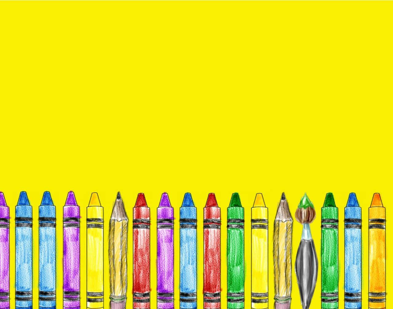 crayon 桌布 壁紙 — 一排色彩繽紛的蠟筆和一支畫筆排列在明亮的黃色背景上。