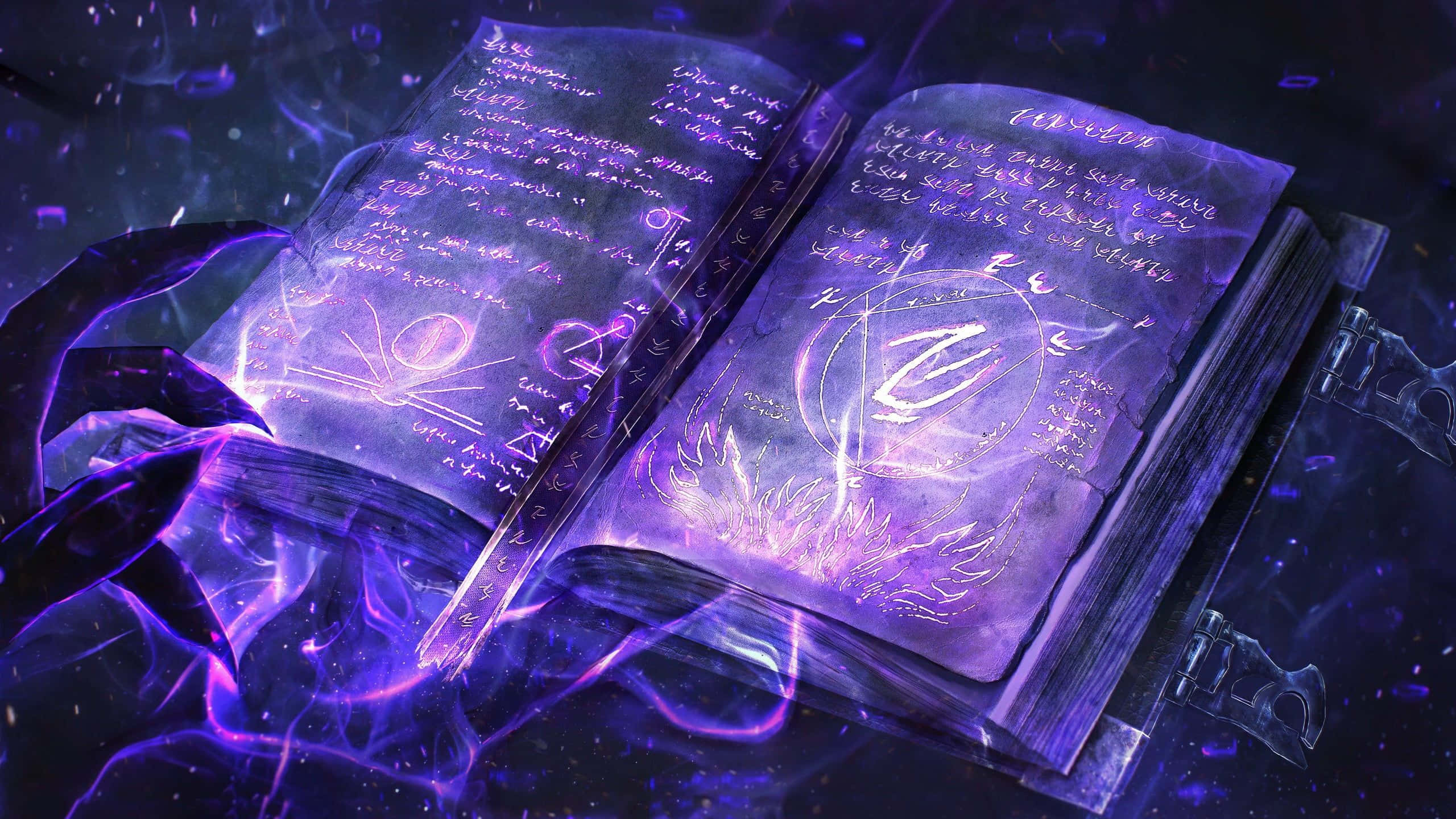 Grimoire 桌布 壁紙 — 一本打開的神秘書籍，散發著紫色能量和神秘符號的光芒，一隻手將其舉在黑暗的宇宙背景前。