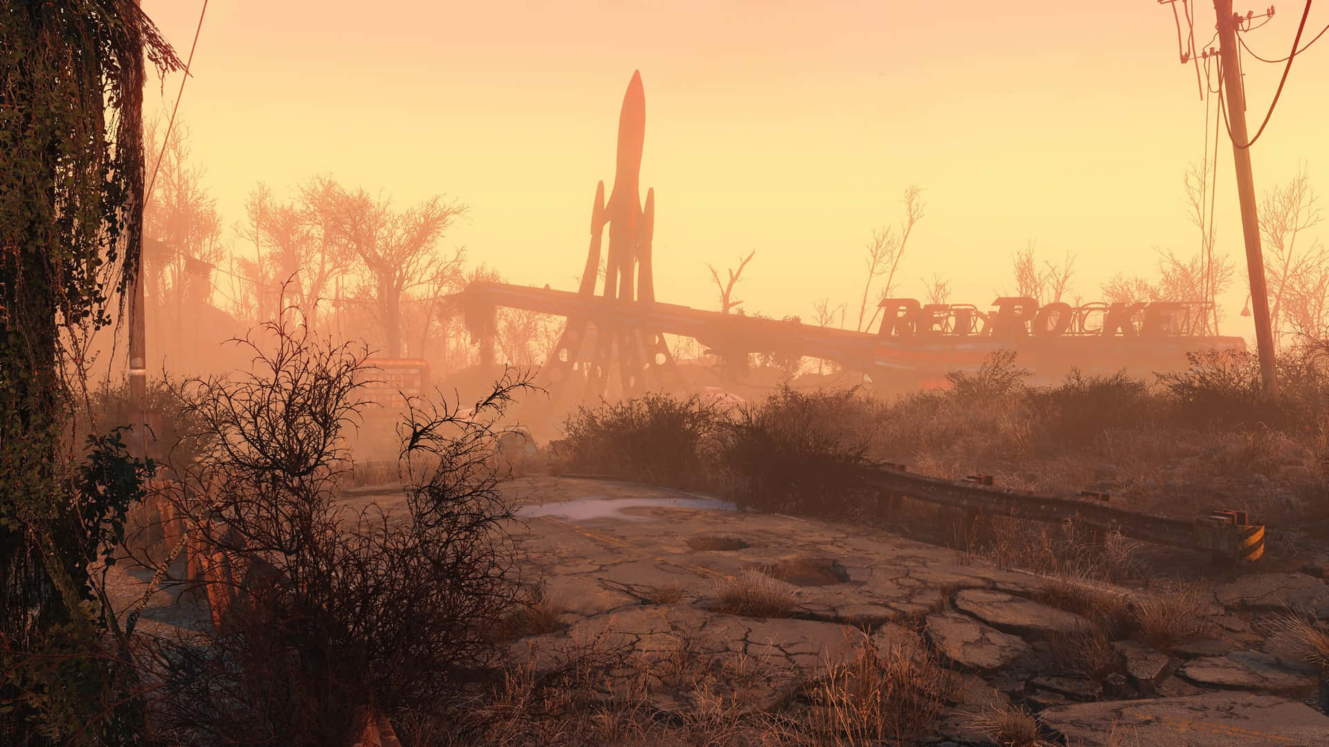 Fallout 4 Wasteland 桌布 壁紙 — 一枚生鏽的火箭被遺棄在塵土飛揚的荒地，夕陽西下，周圍長滿雜草，基礎設施破敗不堪。