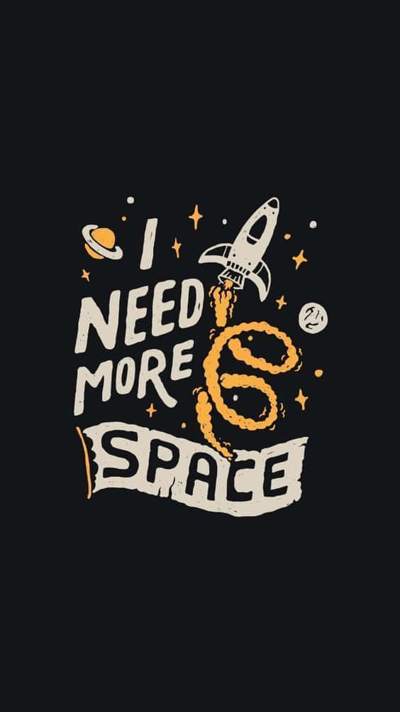 Minimalist Typography 桌布 壁紙 — 一枚風格化的火箭發射升空，周圍有星星和行星，並在黑色背景上用粗體字寫著「I NEED MORE SPACE」。
