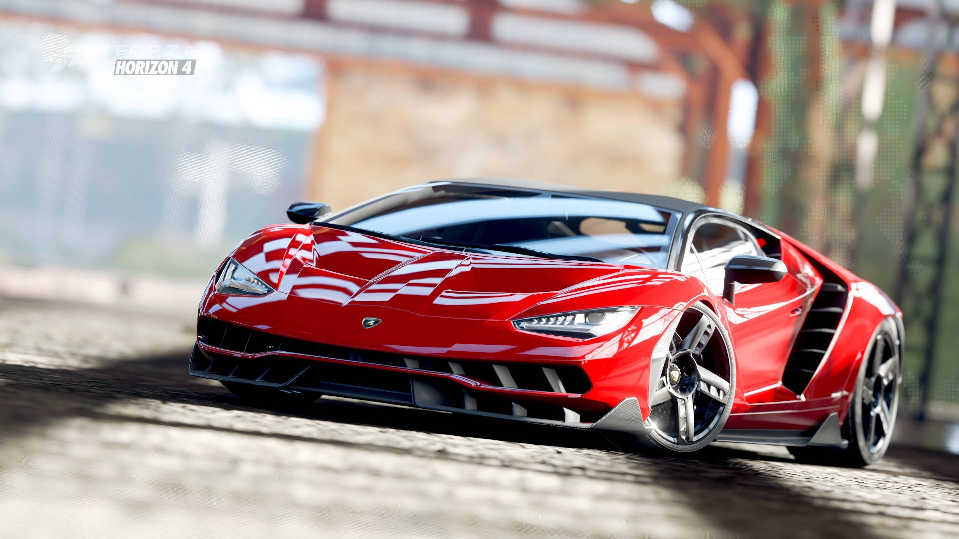 Forza Gaming Lamborghini 壁紙 — 一架亮紅色林寶堅尼 Aventador SVJ 停泊在橋下陽光照耀的鵝卵石街道上。