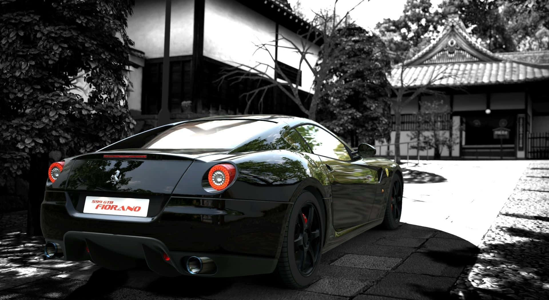 Ferrari 599 Gtb Fiorano 桌布 壁紙 — 一架亮黑色法拉利 599 GTB Fiorano 停泊在傳統日本建築前的石磚上，樹木投下陰影。