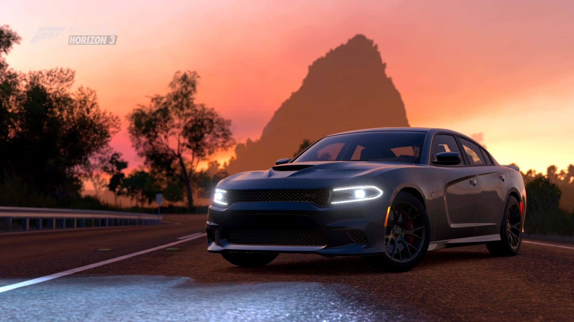 Dodge Charger 桌布 壁紙 — 一架型格灰色Dodge Charger在日落時分於濕滑道路上飛馳，背景是高聳的岩石地貌。