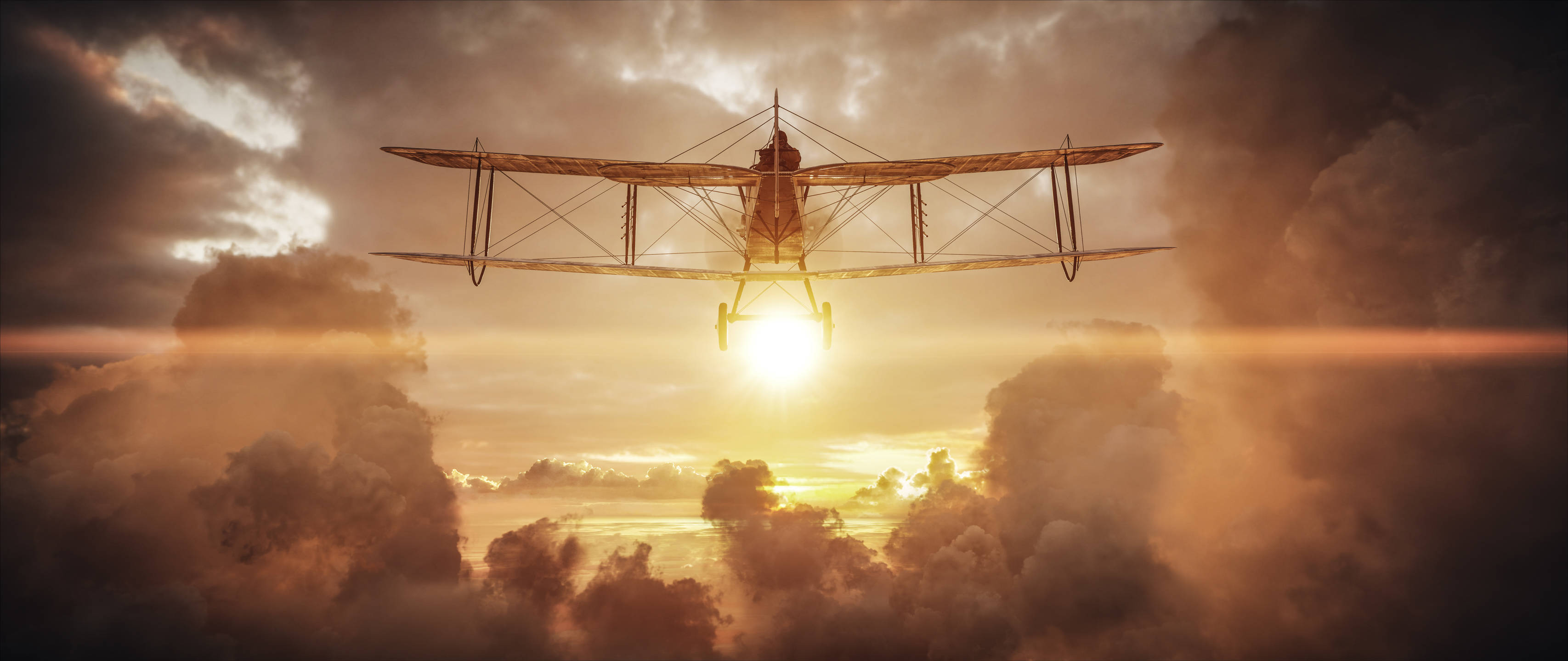 Battlefield 1 HD 桌布 壁紙 — 一架復古雙翼飛機在戲劇性的雲層中翱翔，背後太陽閃耀，散發出金色光芒。