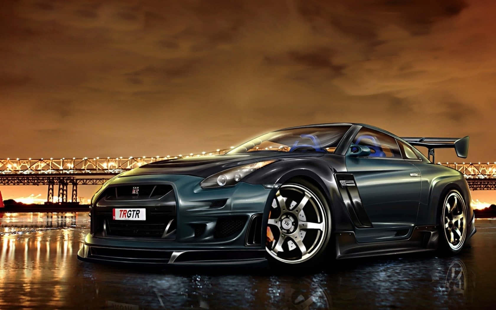 Gtr 桌布 壁紙 — 一架時尚的深青綠色日產GT-R跑車，帶有大型後擾流板，停在潮濕的反光表面上，背景是溫暖的橙色黃昏天空和一座亮燈的橋樑。