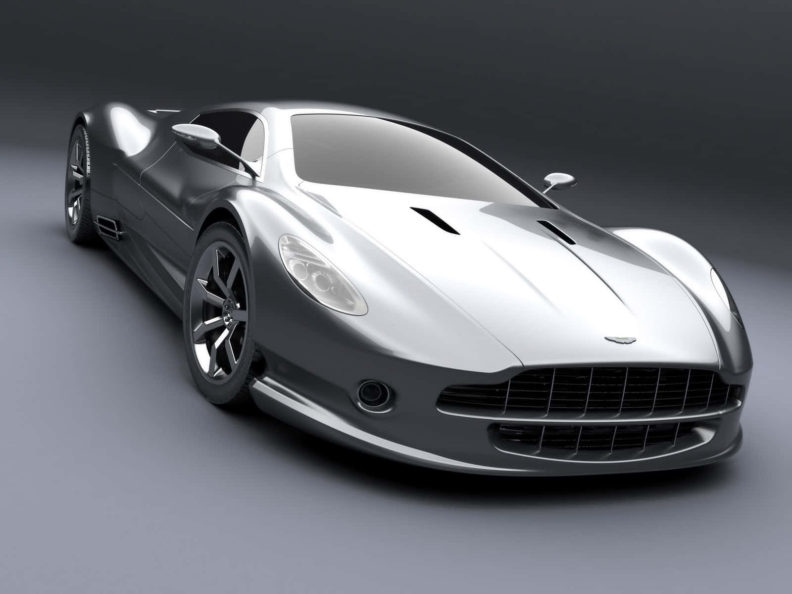 cars 桌布 壁紙 — 一架時尚的銀色 Aston Martin One-77 跑車在簡約灰色背景的攝影棚燈光下閃閃發光。