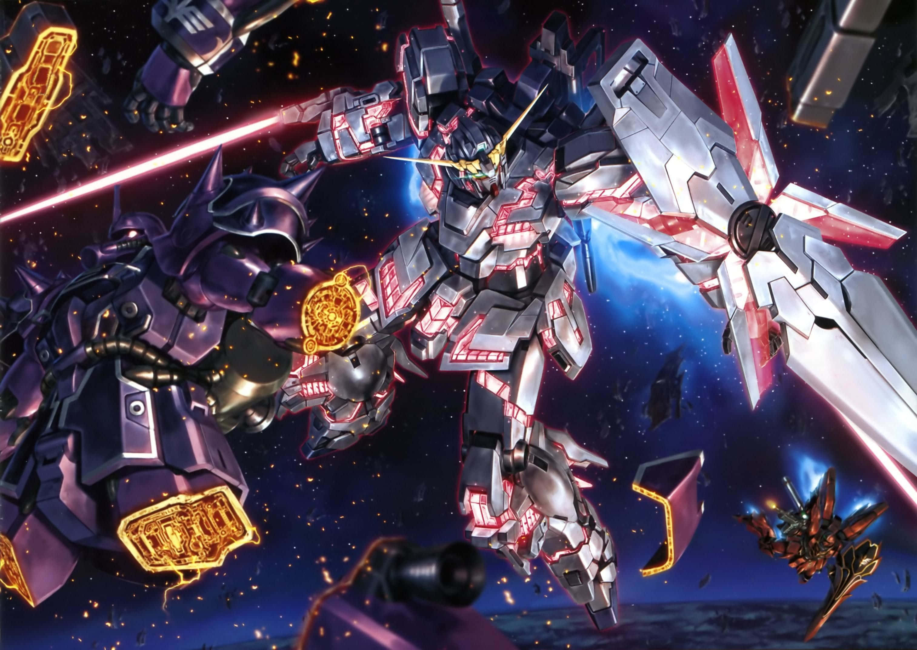 機動戰士鋼彈 桌布 壁紙 — 一架銀色和紅色的機動戰士在星光閃爍的太空戰場上，與一台紫色的機甲戰鬥，伴隨著發光的武器和碎片。