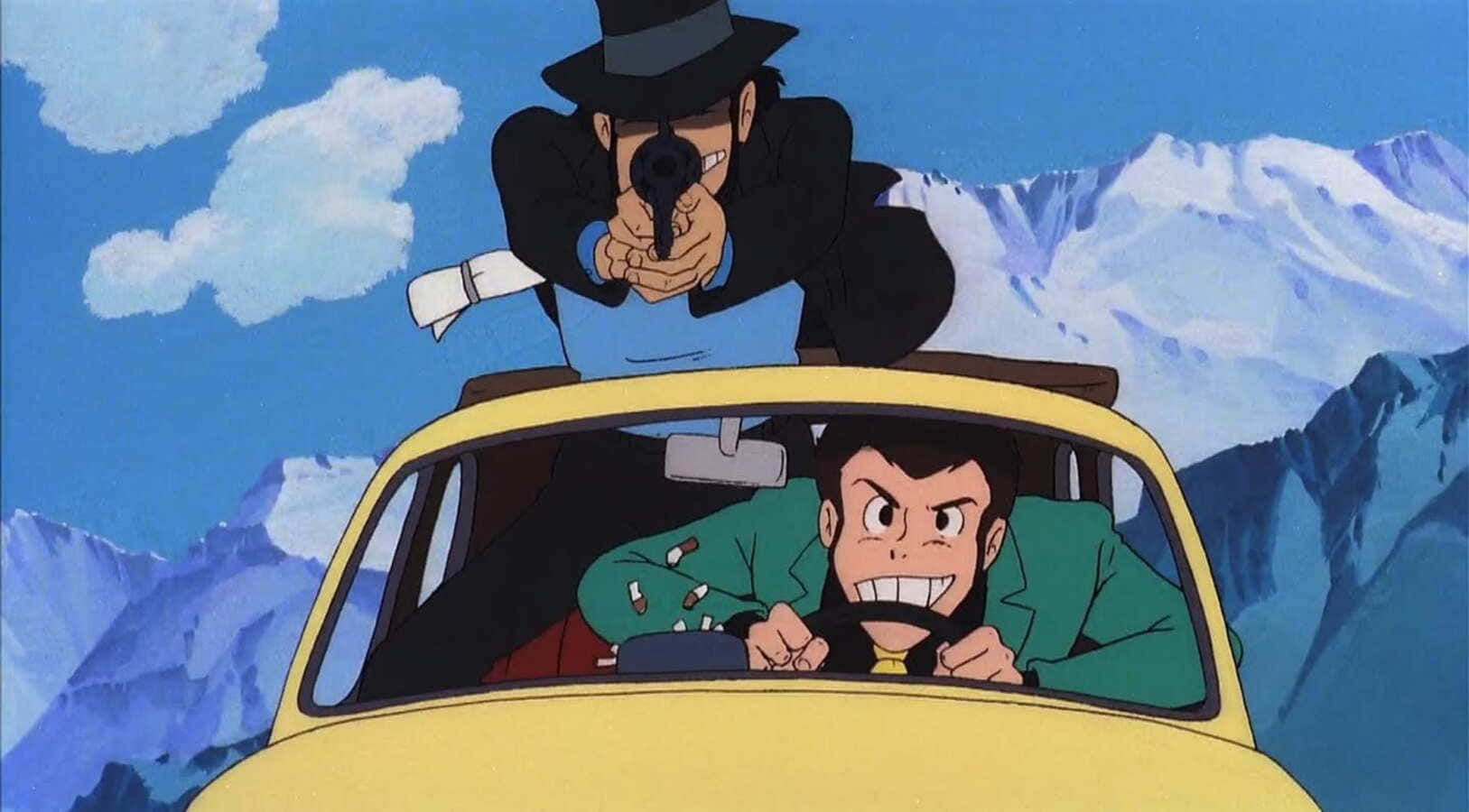 Lupin Iii The Castle Of Cagliostro 桌布 壁紙 — 一架黃色汽車內的卡通偵探正被一個戴面具的槍手從屋頂上射擊，背景是雪山。