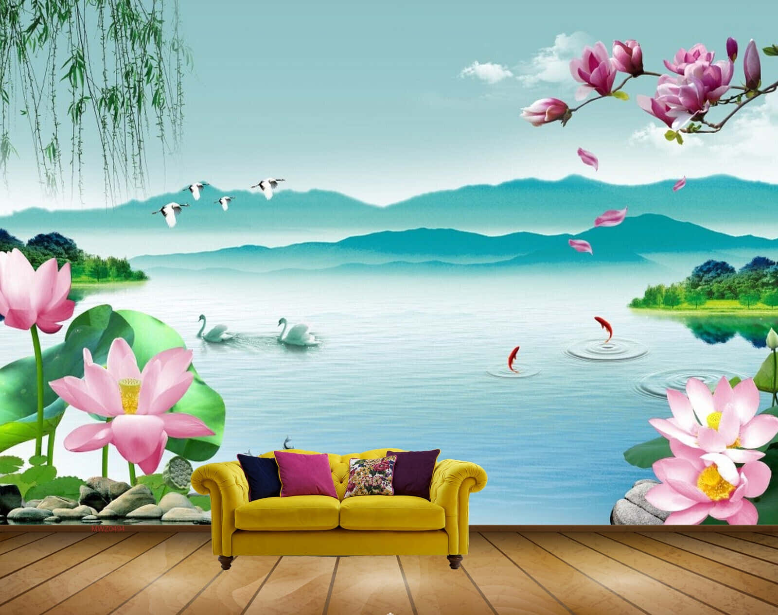 一株在湖中盛開的壯麗蓮花 壁紙 — 一張充滿活力的黃色沙發面向一幅寧靜的湖景壁畫，畫中有粉紅色的蓮花、天鵝和遠山，天空晴朗。