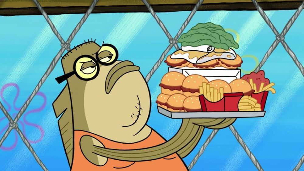 Bubble Bass 桌布 壁紙 — 一條卡通魚侍應喺鐵絲網後面自豪地展示一個高聳嘅漢堡包同薯條托盤。