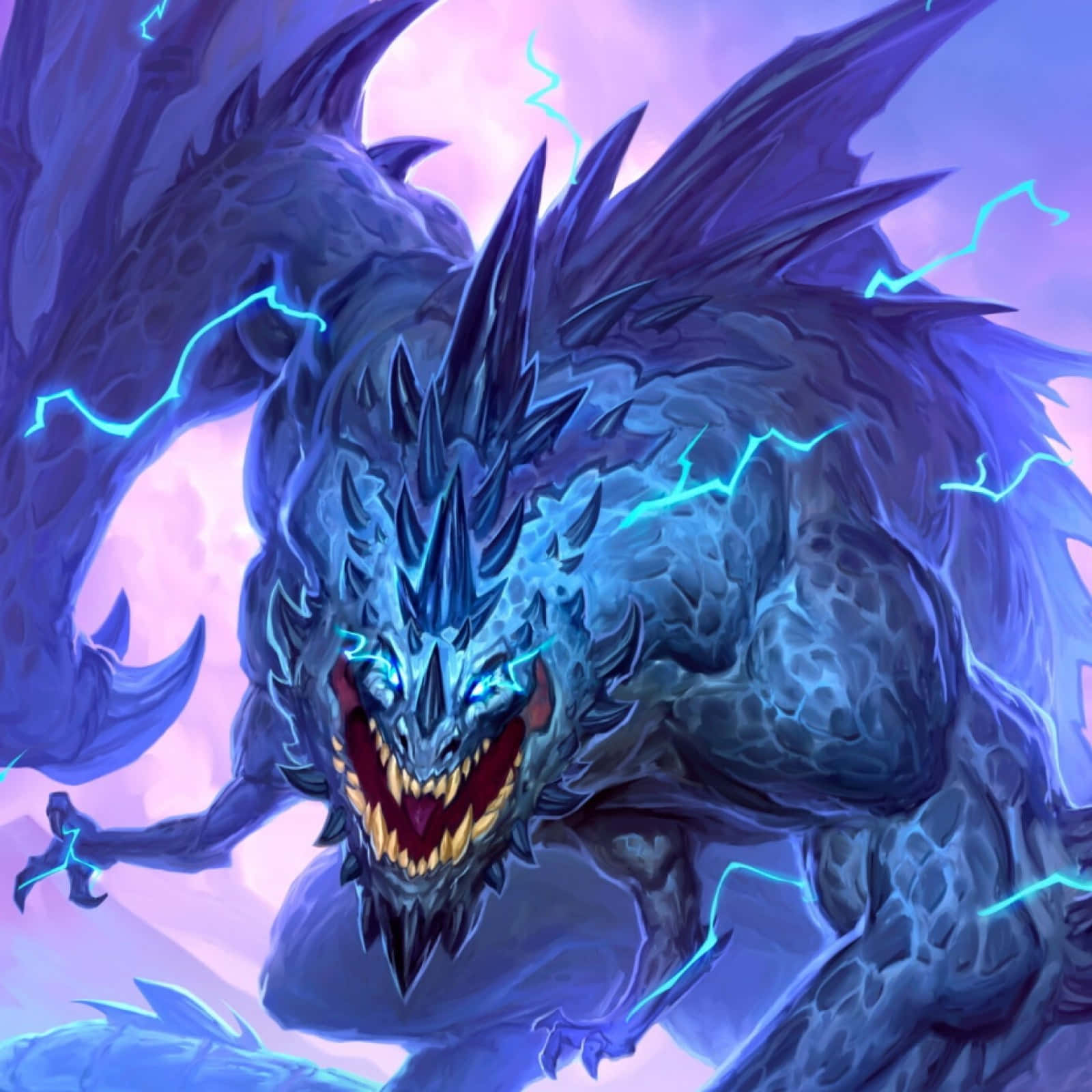 Dragons 桌布 壁紙 — 一條帶有發光眼睛和噼啪作響閃電的威嚇藍色巨龍，在紫色天空下咆哮。