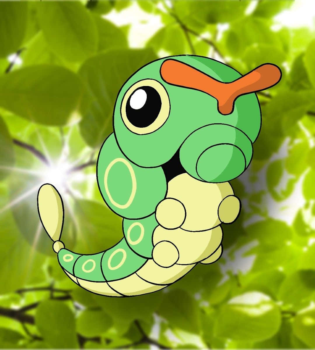 Caterpillar 桌布 壁紙 — 一條快樂的綠色毛毛蟲，有橙色觸角和黃色斑點，掛在陽光照射的樹葉間。