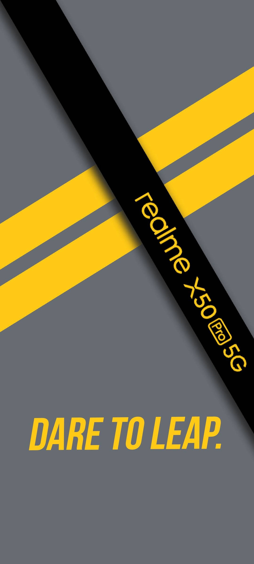 Realme Logo X50 Pro 壁紙 — 一條時尚的黑色斜紋，上面有黃色文字寫著 realme X50 5G 和 DARE TO LEAP，背景為灰色，帶有黃色條紋。