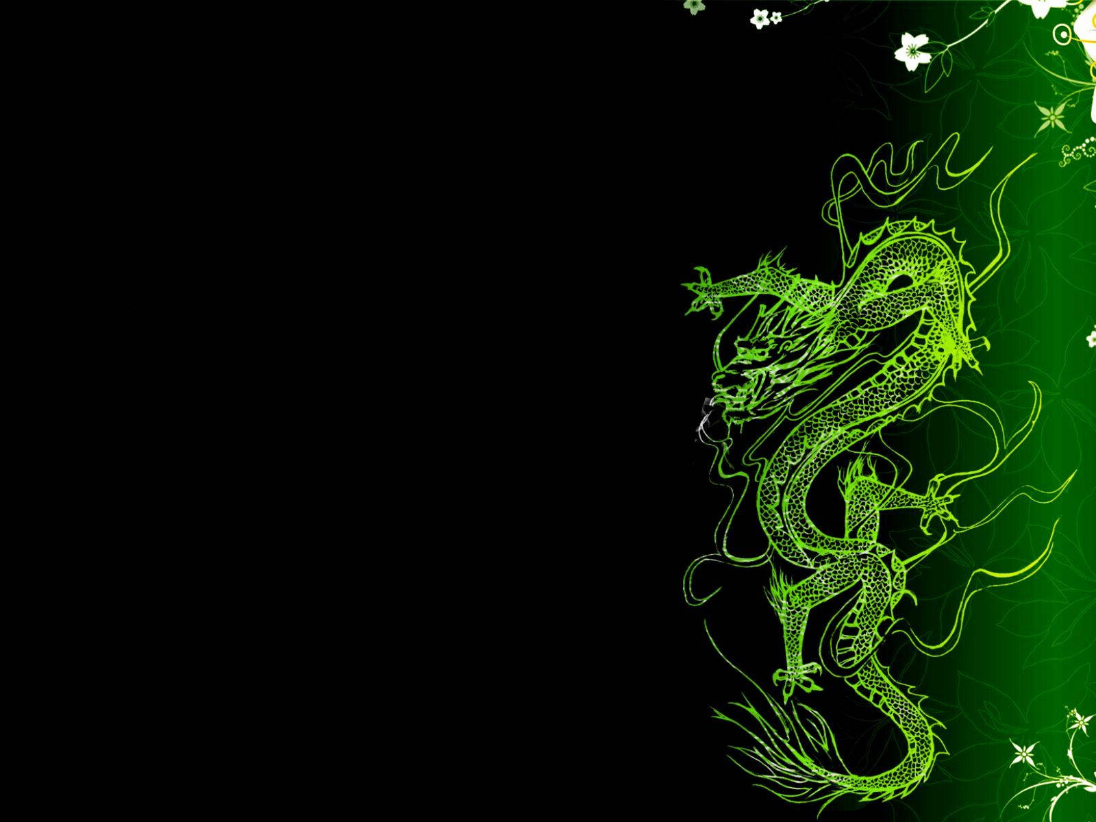 Japanese Dragon Pc 桌布 壁紙 — 一條發光的螢光綠色龍在黑色背景上動態盤繞，角落有花卉點綴。