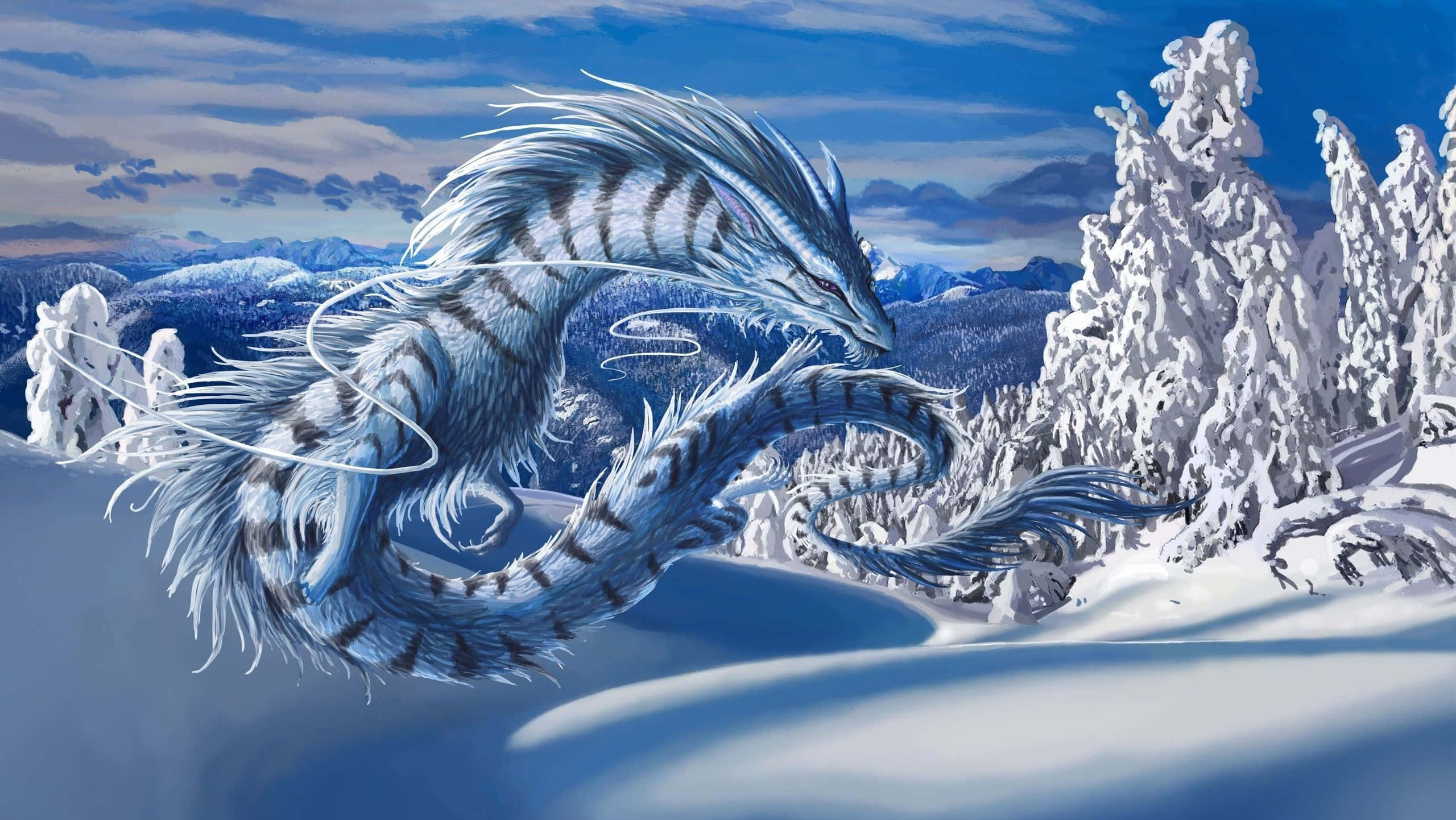 Winter Art 桌布 壁紙 — 一條雄偉的藍白條紋龍在明亮的藍天下滑翔過白雪皚皚的山景。