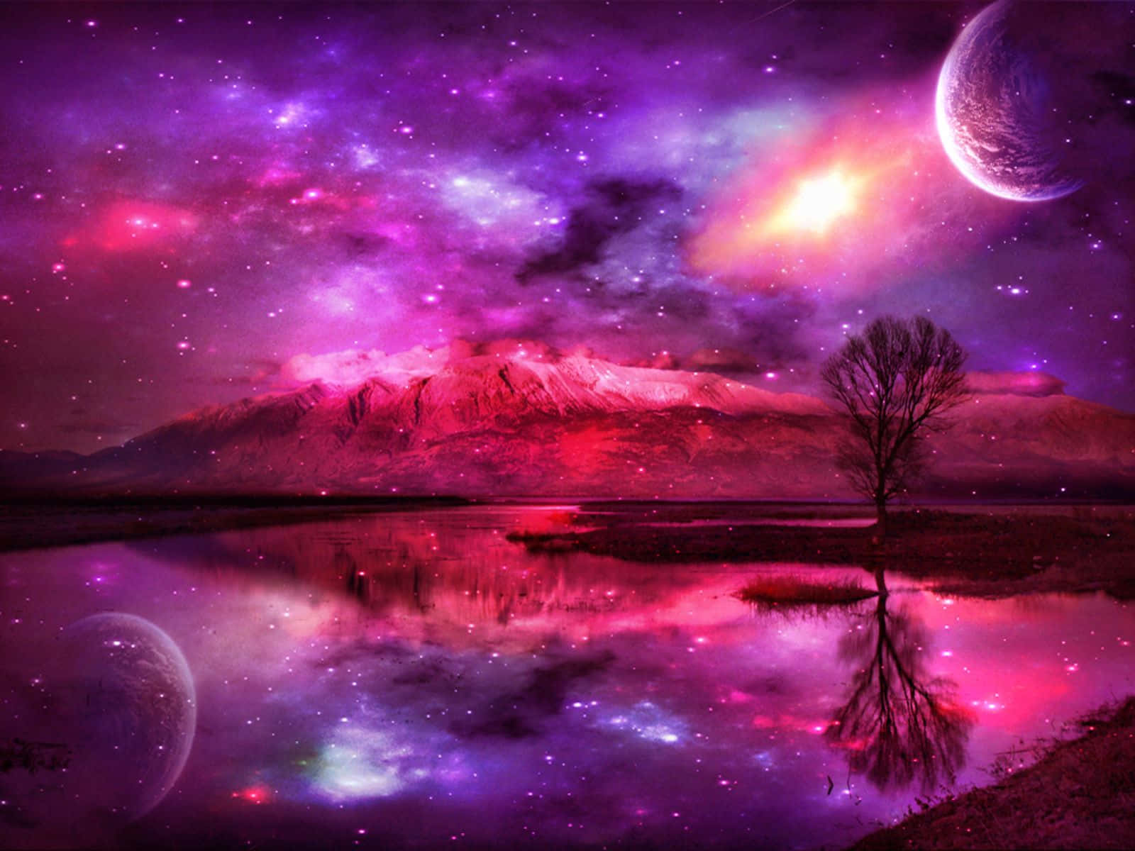 Pink Galaxy 桌布 壁紙 — 一棵孤獨的樹倒映在寧靜的湖面上，上方是充滿發光星雲和漂浮行星的鮮豔紫色和粉紅色宇宙天空。