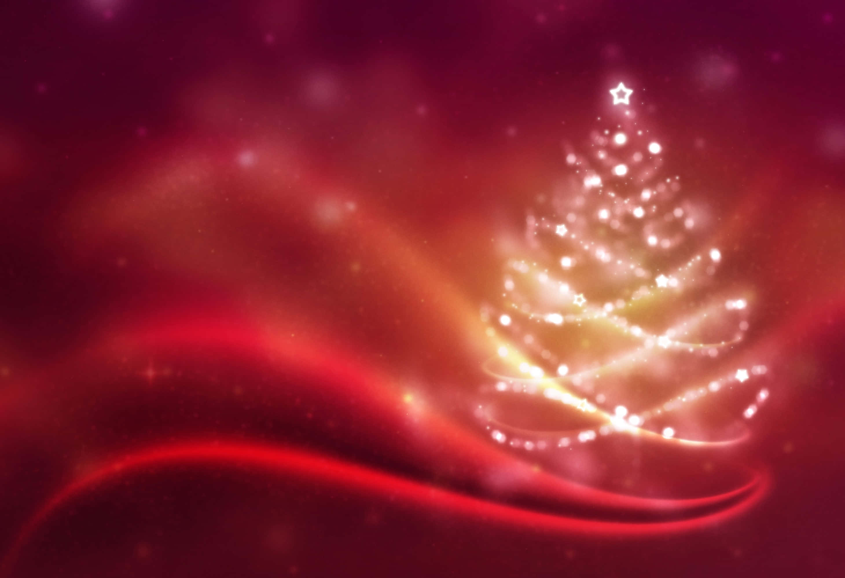 Red Aesthetic Christmas 桌布 壁紙 — 一棵閃閃發光的金色聖誕樹，裝飾著閃爍的燈光和星星，矗立在充滿活力的紅色和洋紅色漩渦背景前。