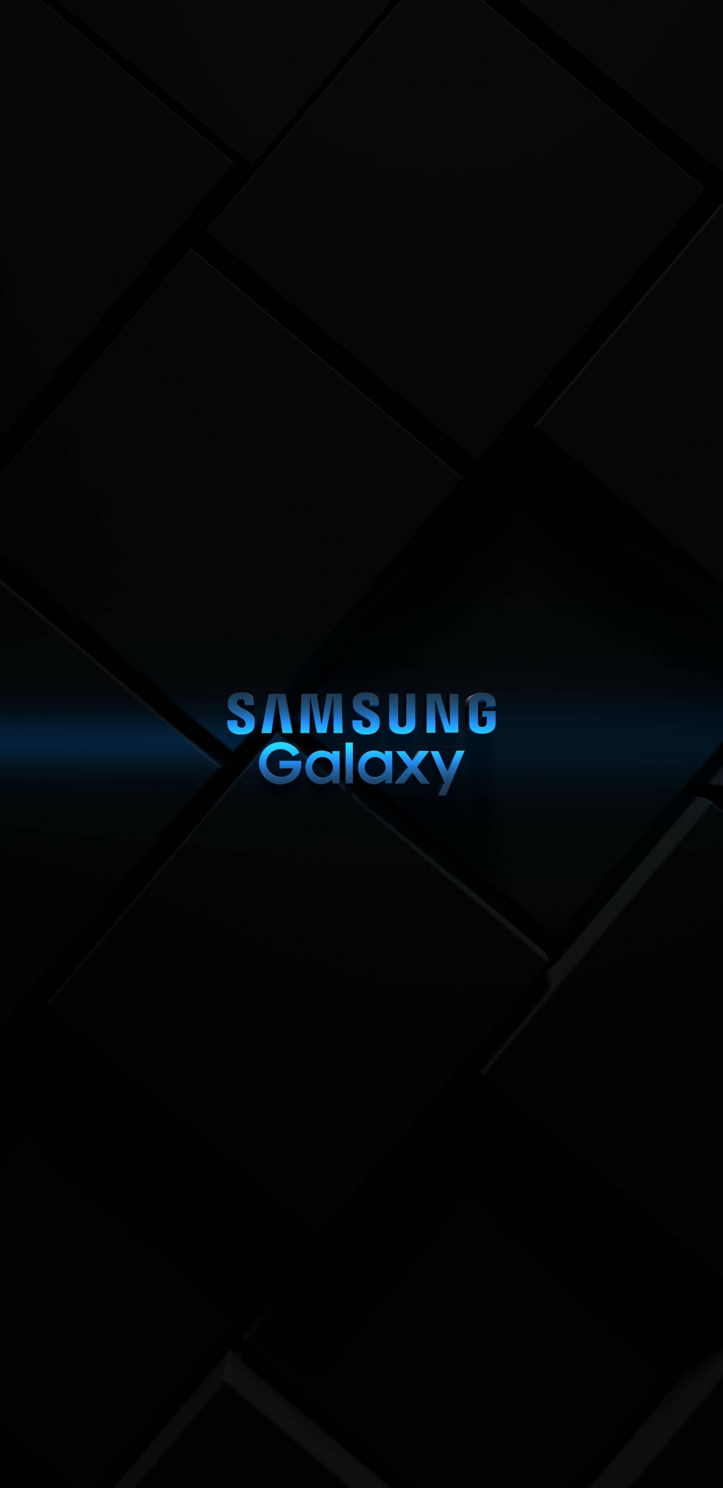 圖案 桌布 壁紙 — 一款時尚的黑色幾何牆紙，中央帶有發光的藍色Samsung Galaxy文字，置於深色瓷磚背景上。