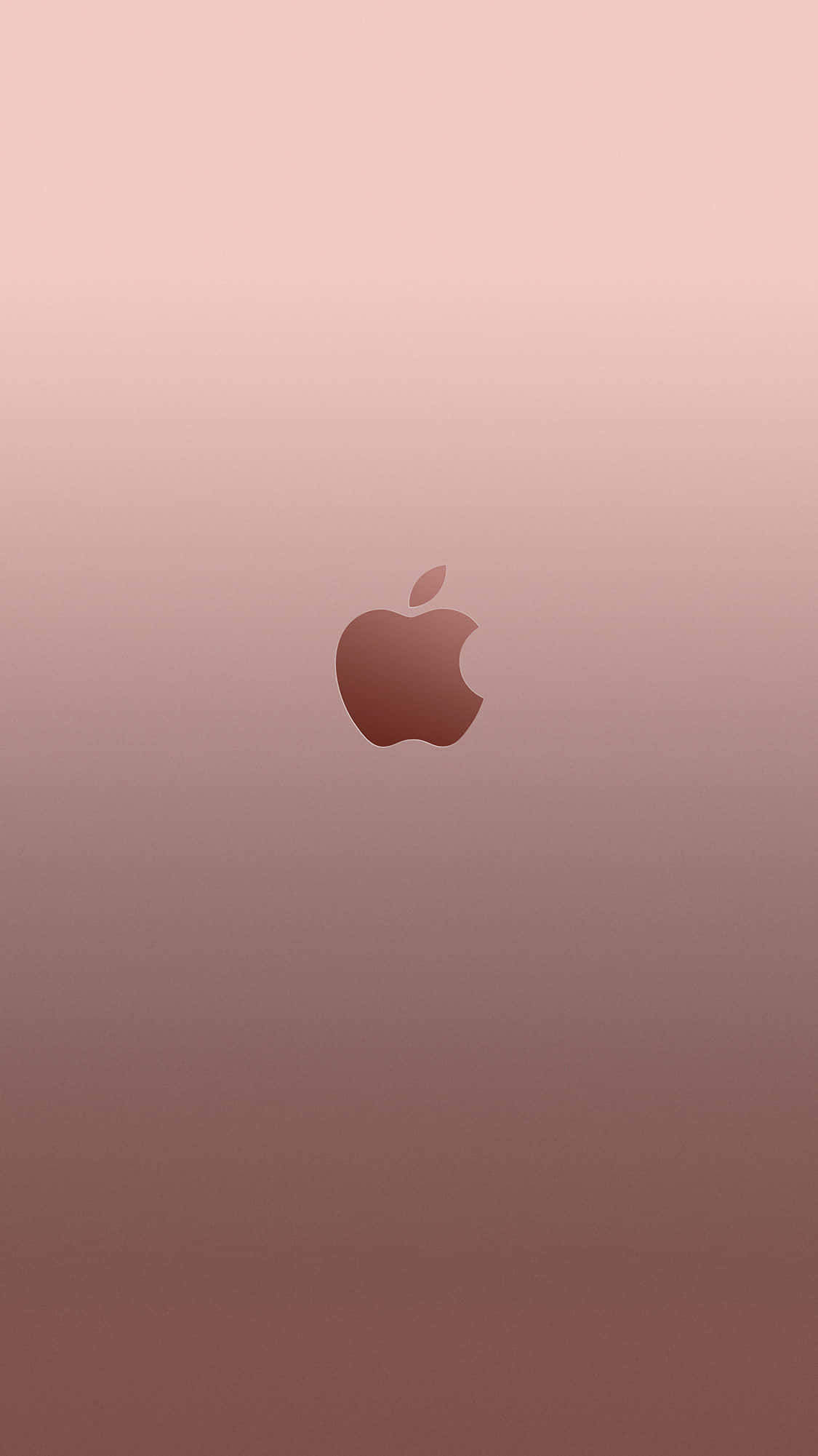 玫瑰金 iPhone 桌布 壁紙 — 一款極簡漸變牆紙，中央放置玫瑰金色調的Apple標誌，背景由柔和粉紅漸變至棕色。