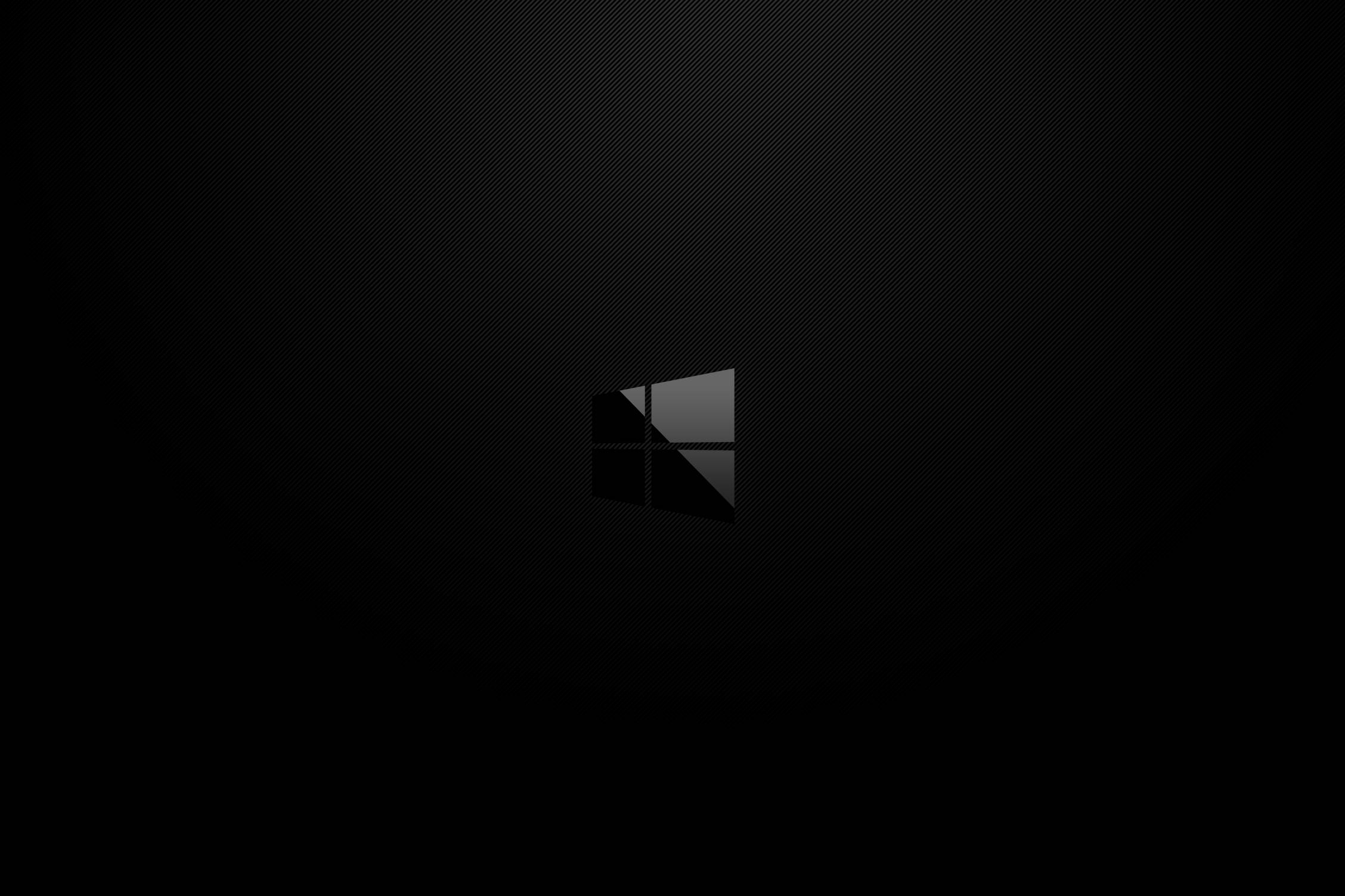 Dark Minimalist 桌布 壁紙 — 一款極簡黑色桌布，帶有細微漸變和置中的Windows標誌，搭配柔和燈光。