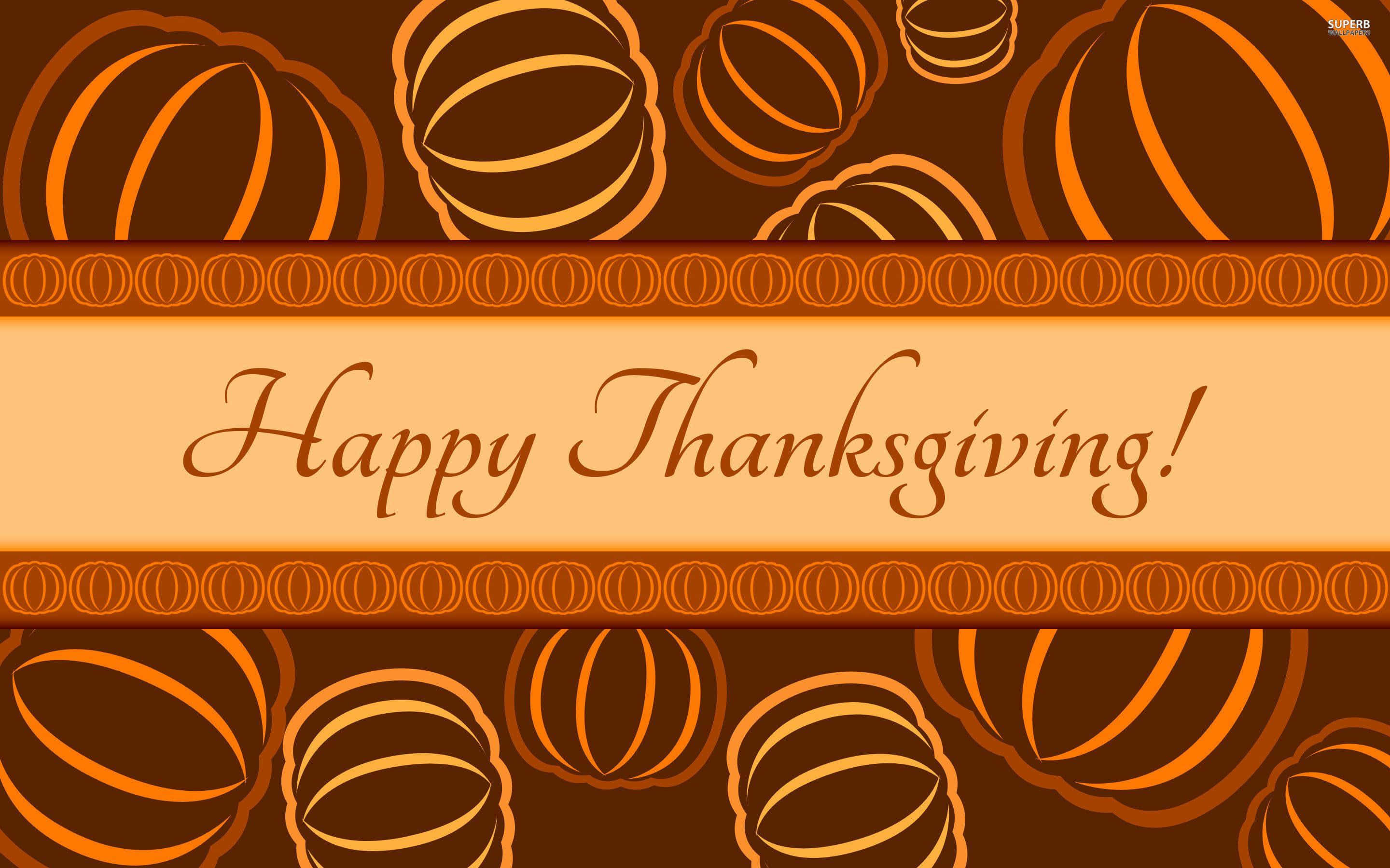 Happy Thanksgiving 桌布 壁紙 — 一款節日感恩節桌布，以風格化的南瓜和溫暖的橙色色調框住中央的橫幅，上面有草書的節日問候。