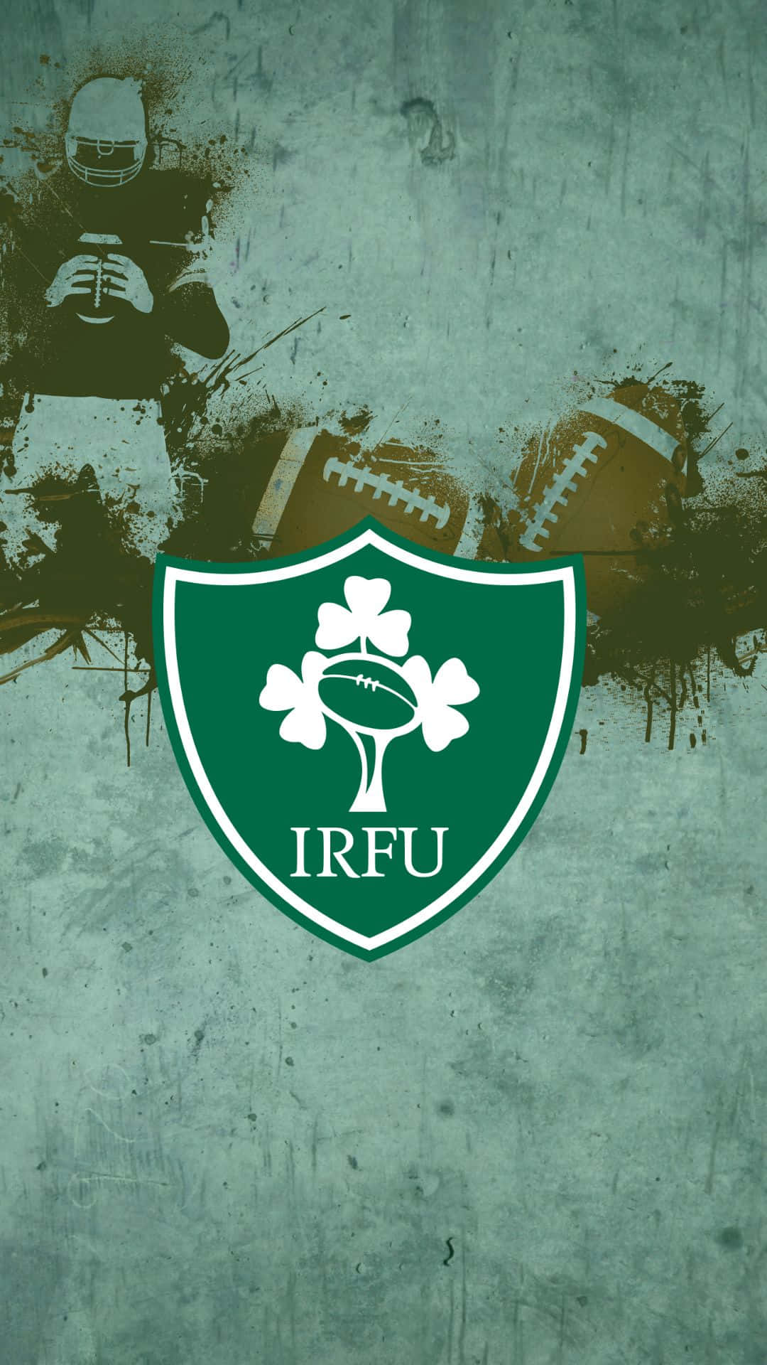 Ireland Rugby 桌布 壁紙 — 一款粗糙紋理的牆紙，中央印有IRFU標誌、三葉草和欖球，背景為褪色的球員和球類剪影。