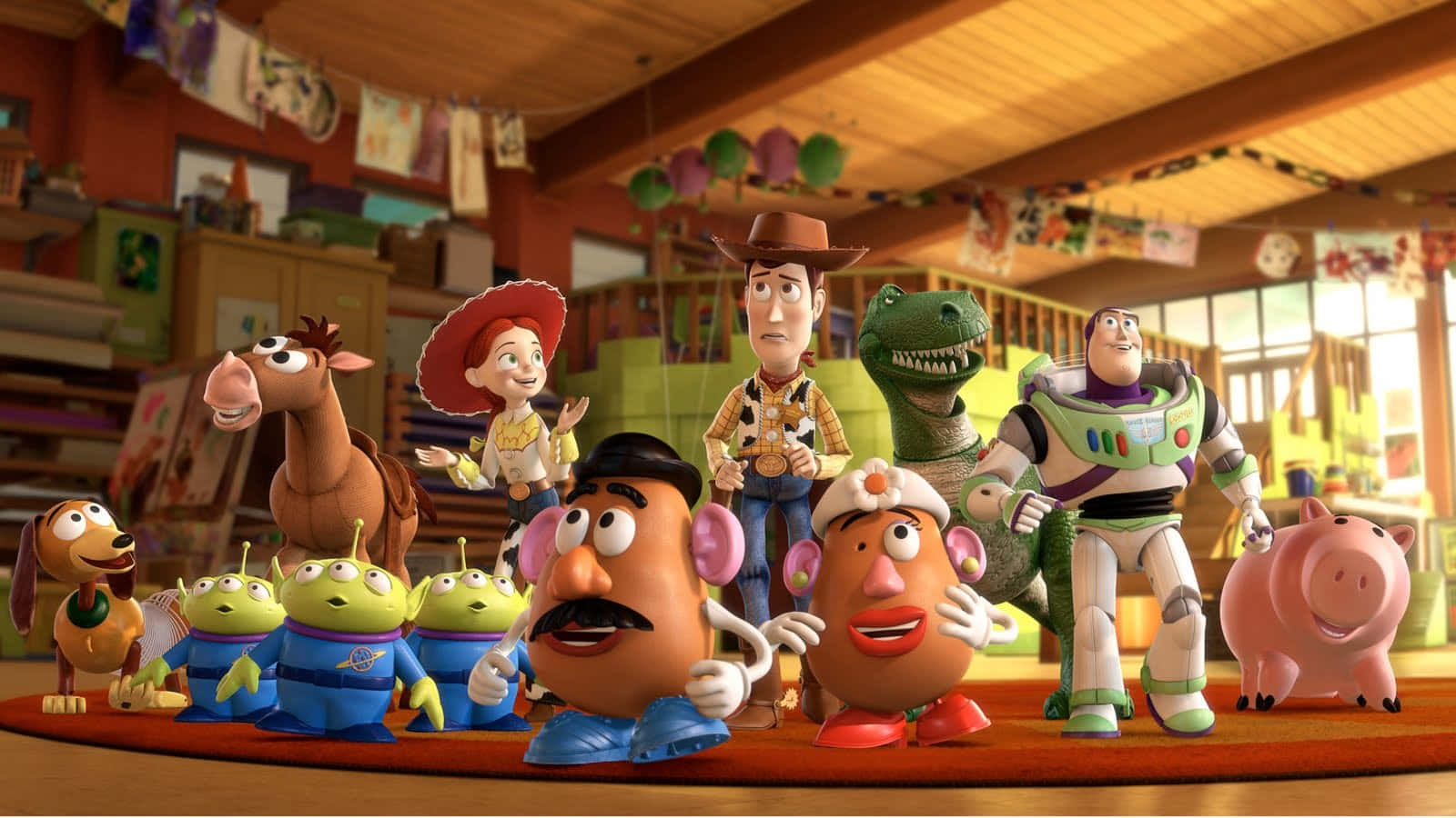 Disney 3d Movies 桌布 壁紙 — 一組色彩繽紛的《反斗奇兵》角色，包括胡迪、巴斯光年和薯蛋頭先生，在陽光普照的兒童遊戲室中一起擺姿勢。