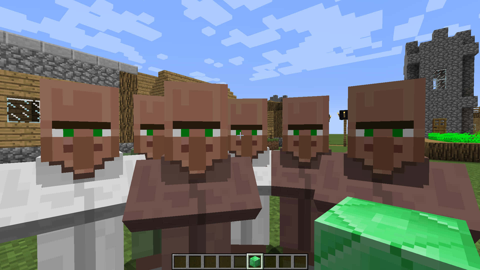 Minecraft Villager 桌布 壁紙 — 一群像素化的Minecraft喪屍站在一個有石頭和木頭建築的村莊裡，天空蔚藍。