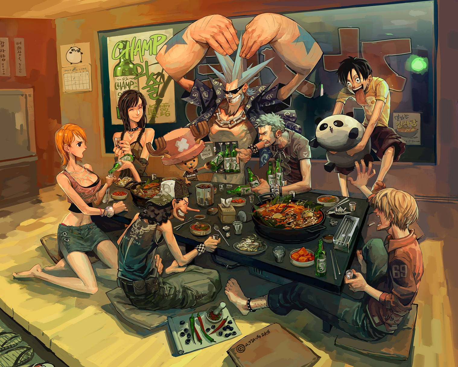 Thanksgiving Aesthetic 桌布 壁紙 — 一群動漫角色聚集在燈光溫暖的房間裡，圍著矮桌分享食物和飲料，一個巨大的肌肉發達的人物懸在他們上方。