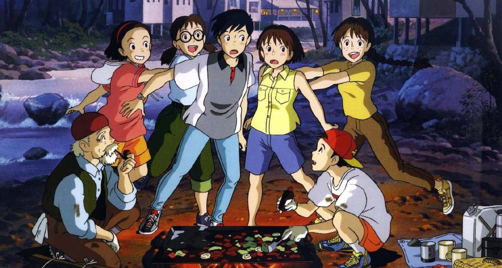 Hayao Miyazaki Movies 桌布 壁紙 — 一群動畫小孩和一位年長男子在黃昏時分聚集在河邊發光的烤架旁，帶著喜悅的表情燒烤食物。
