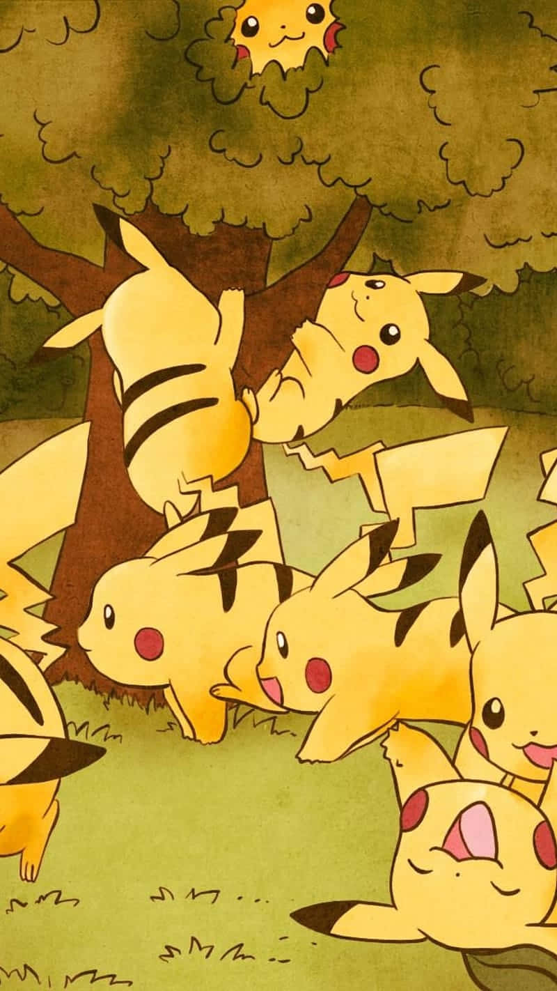 Pokemon Posters 桌布 壁紙 — 一群快樂的比卡超在色調溫暖的插畫森林場景中頑皮地爬樹和聚集在樹周圍。