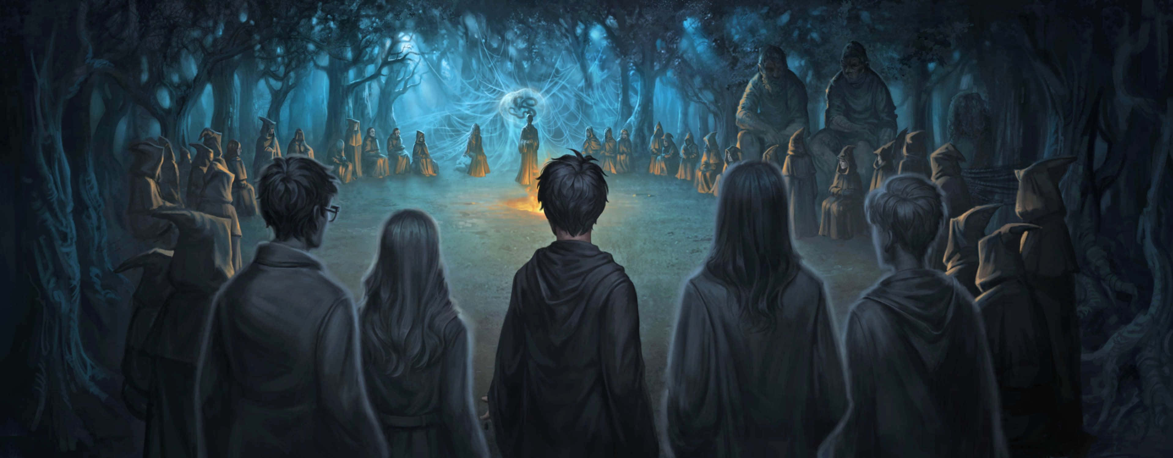 The Forbidden Forest 桌布 壁紙 — 一群戴著兜帽的人物站在黑暗的魔法森林中，觀看由中央人物進行的發光魔法儀式。