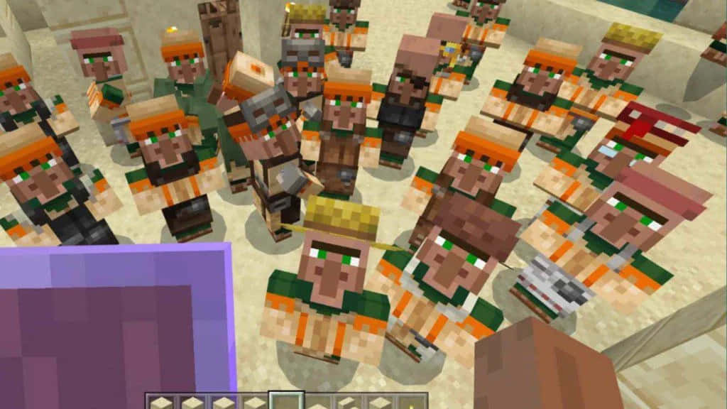 Minecraft Villager 桌布 壁紙 — 一群穿著橙色、綠色和棕色像素化服裝的Minecraft村民聚集在沙地村莊廣場上。