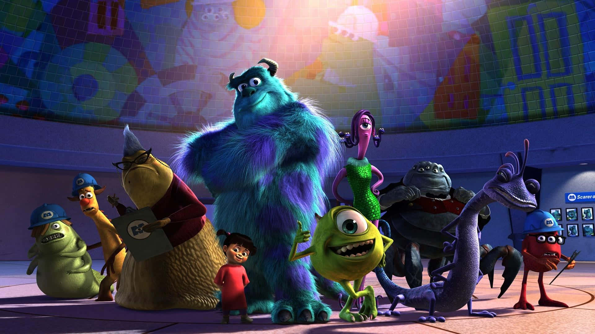 怪獸公司 桌布 壁紙 — 一群色彩繽紛的動畫怪物和一個小女孩一起站在一個光線明亮的未來感控制室中。