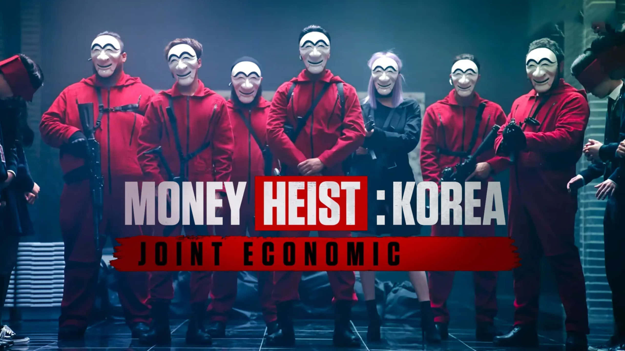 Money Heist 桌布 壁紙 — 一群身穿紅色連身衣褲、戴著面具的人物站在燈光昏暗的房間裡，粗體文字寫著 Money Heist Korea Joint Economic。