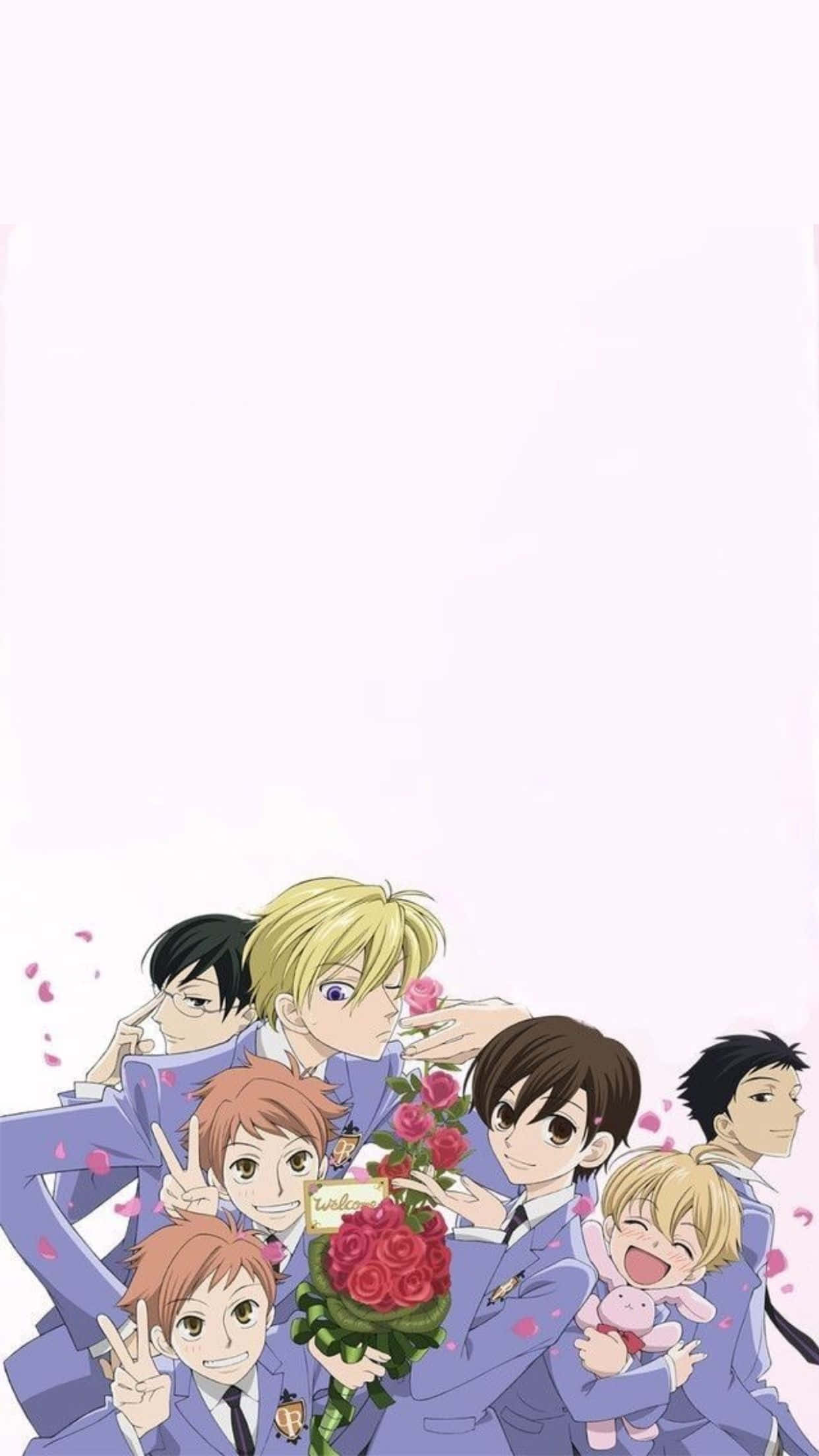 haruhi fujioka 桌布 壁紙 — 一群身穿藍色制服嘅動畫男仔喺柔和粉紅色背景前微笑擺甫士，手持玫瑰同毛公仔。