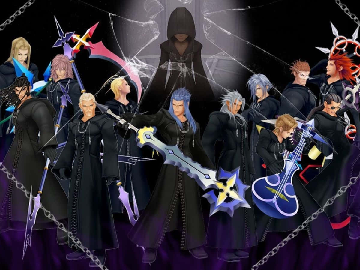 Kingdom Hearts Organization 13 桌布 壁紙 — 一群身穿黑色斗篷的動漫角色，在黑暗裂縫背景前手持發光的鑰刃站立。
