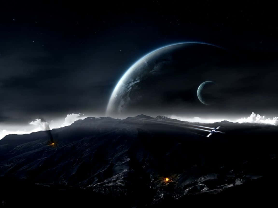 Cool Star Wars 桌布 壁紙 — 一艘孤獨的太空船在崎嶇的外星山脈上空飛行，下方是巨大的發光行星和一彎新月。